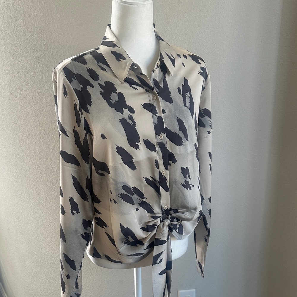 Express Women's Black and Cream Button Down Shirt